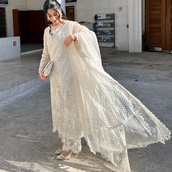 SUFFUSE— IVORY BREEZE Embroidered 2-piece suit - Picture 5 of 7